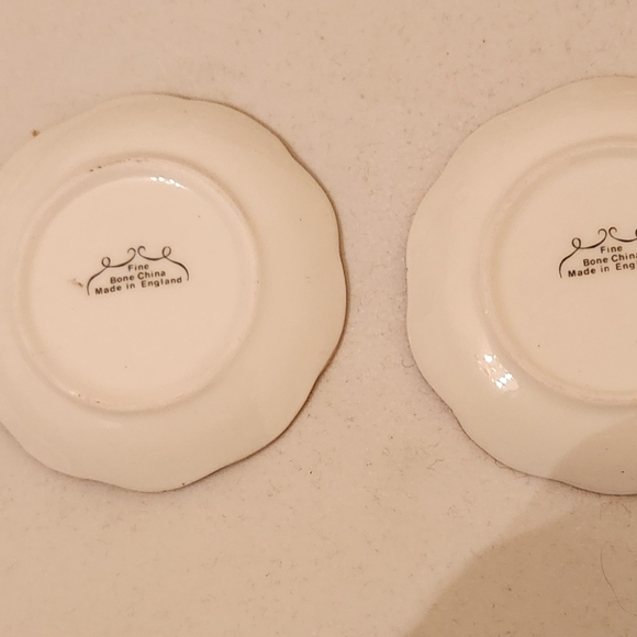 2 Miniature Porcelain Plates - Picture 2 of 9